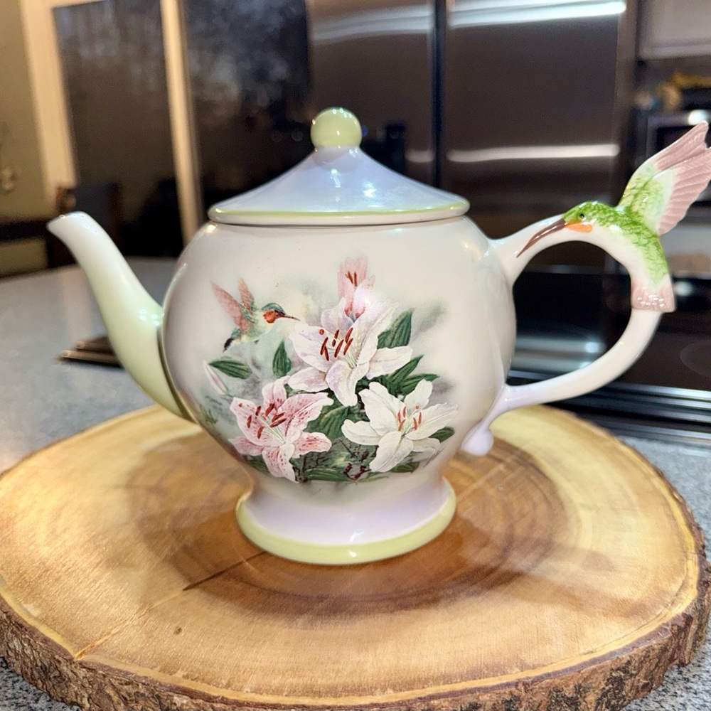 Lena Liu Vintage Hummingbird and Lilies Teleflora Teapot 1990s No Chips